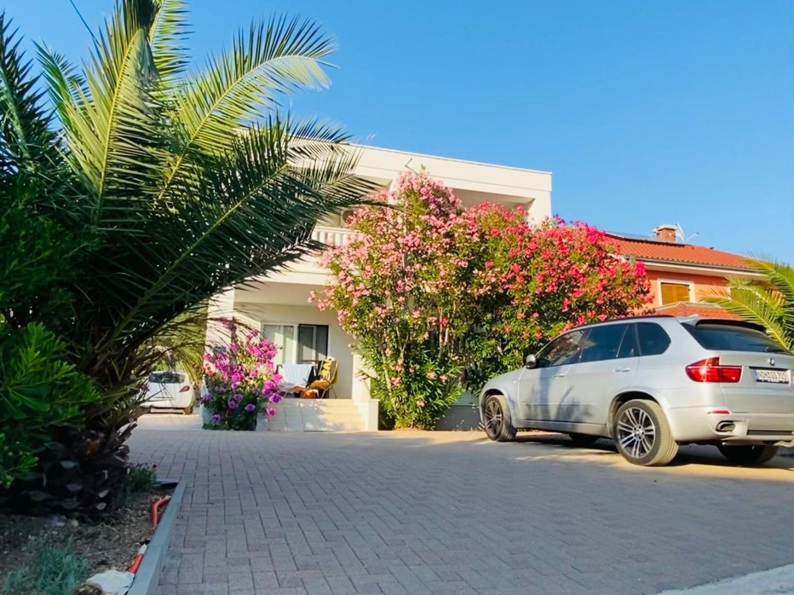 Mr. Hall Apartments Barbat na Rabu Εξωτερικό φωτογραφία
