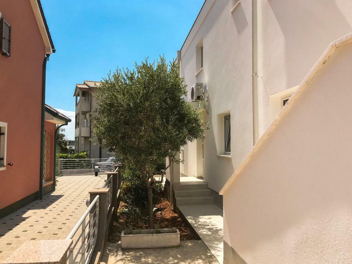 Mr. Hall Apartments Barbat na Rabu Εξωτερικό φωτογραφία
