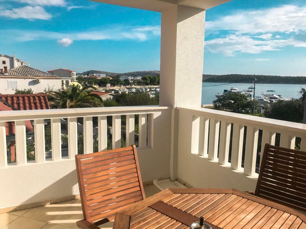 Mr. Hall Apartments Barbat na Rabu Εξωτερικό φωτογραφία