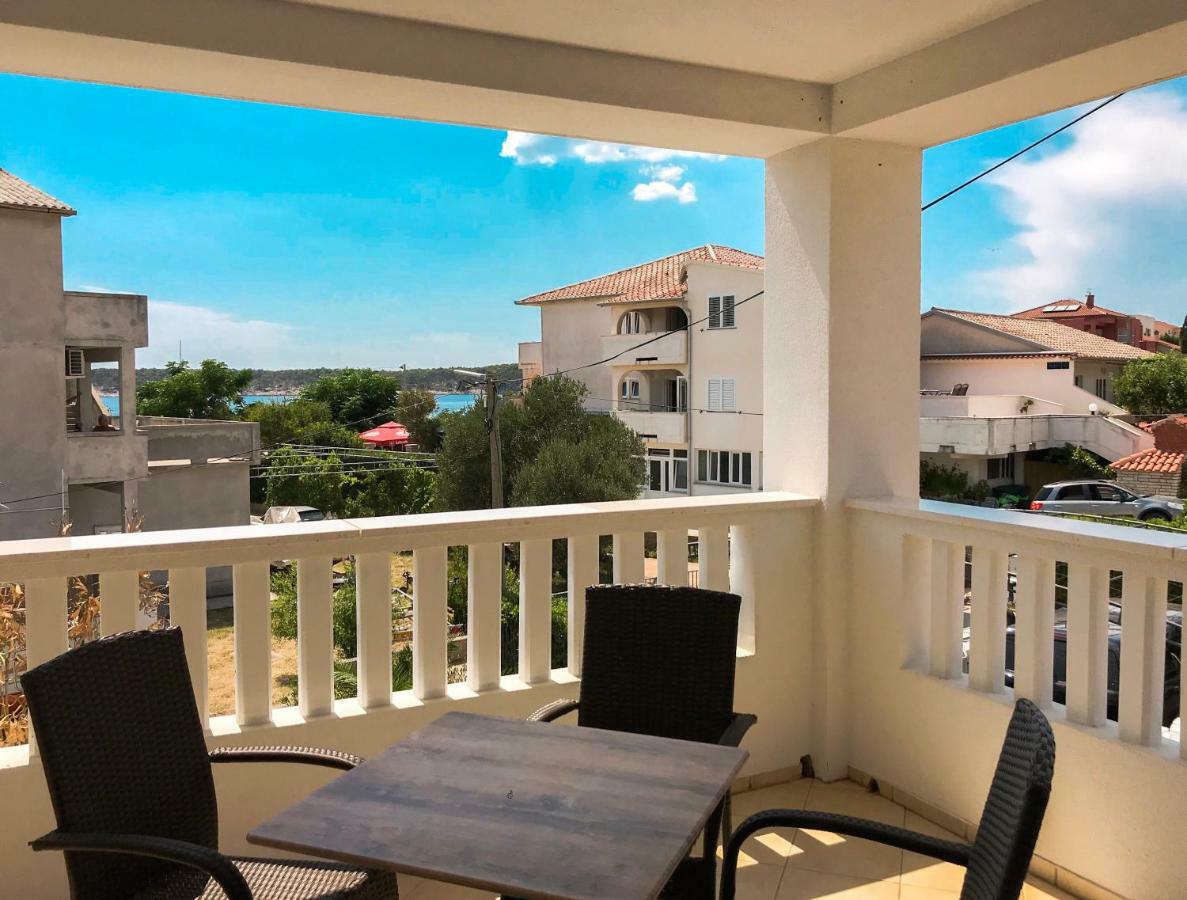 Mr. Hall Apartments Barbat na Rabu Εξωτερικό φωτογραφία