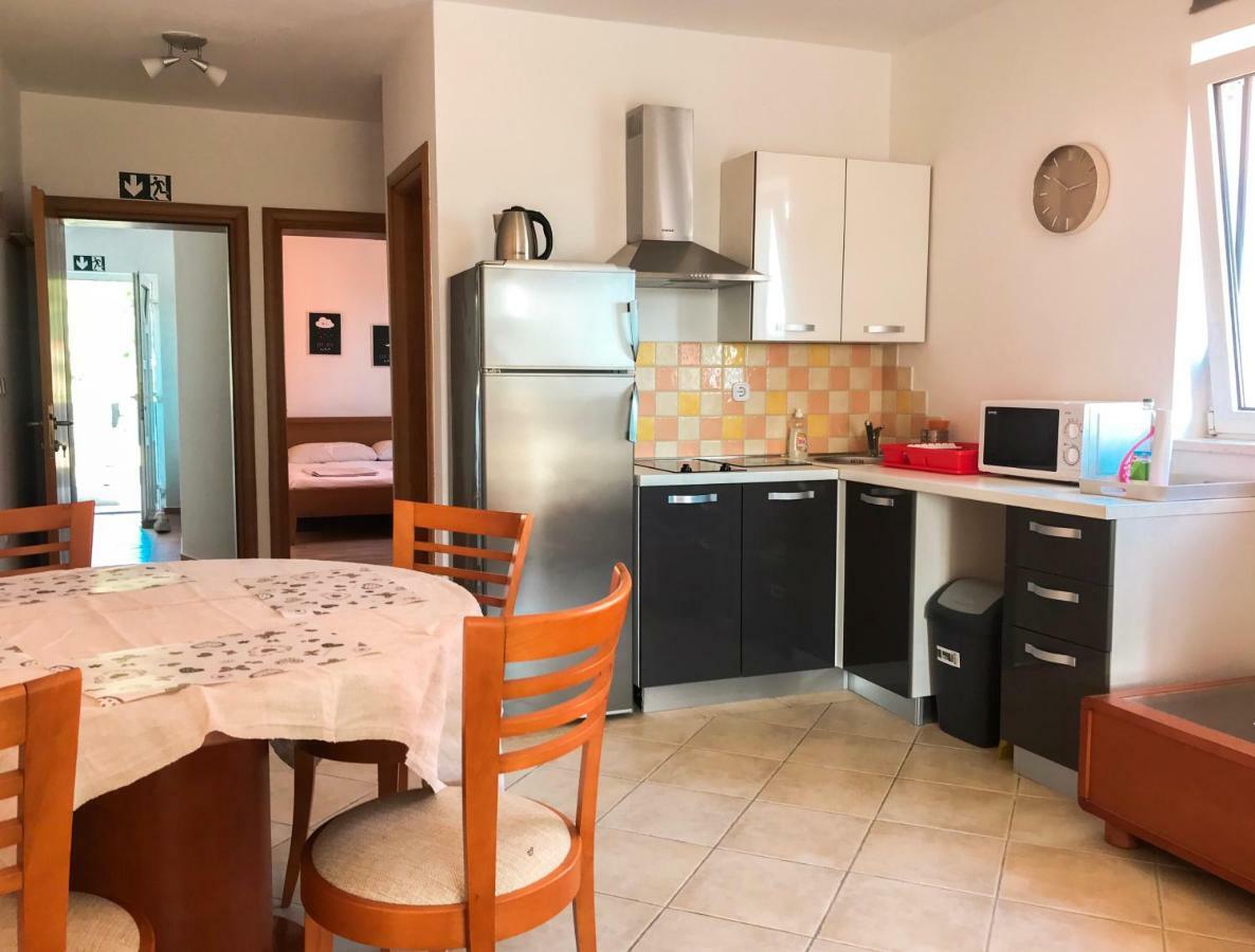 Mr. Hall Apartments Barbat na Rabu Εξωτερικό φωτογραφία